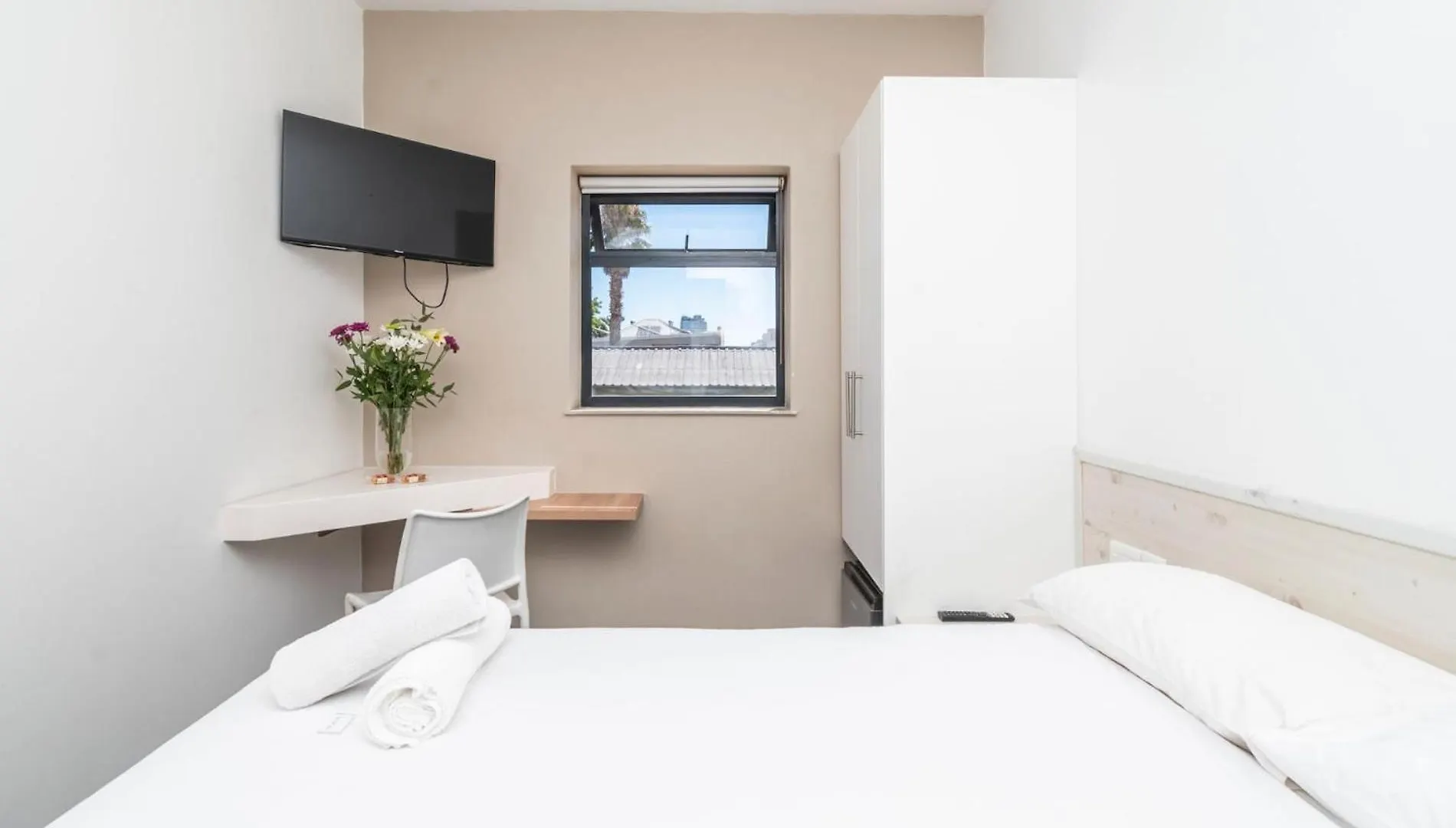 Metropole Shared Space With Private Room Le Cap